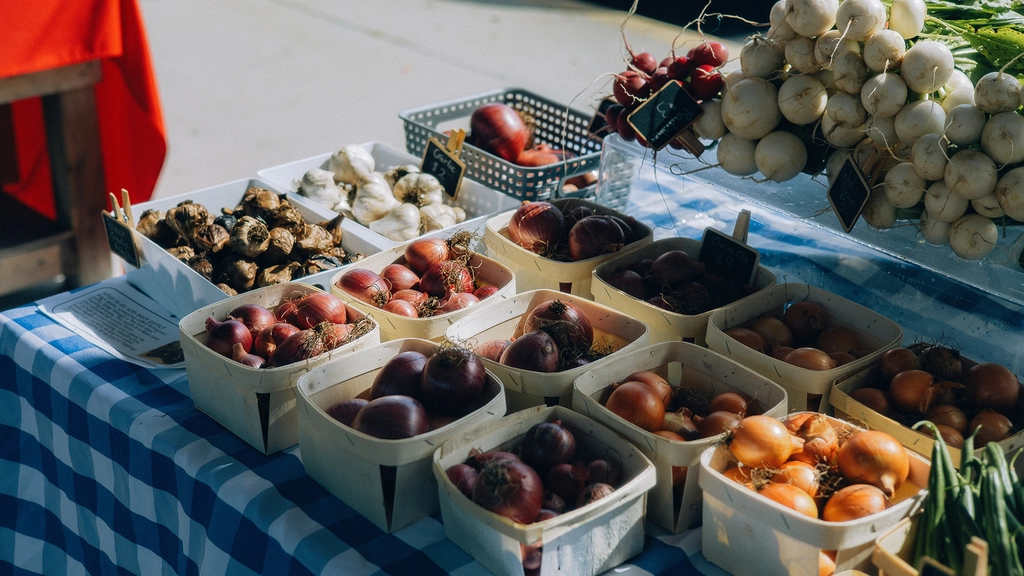 Small business runs farmers' market stand